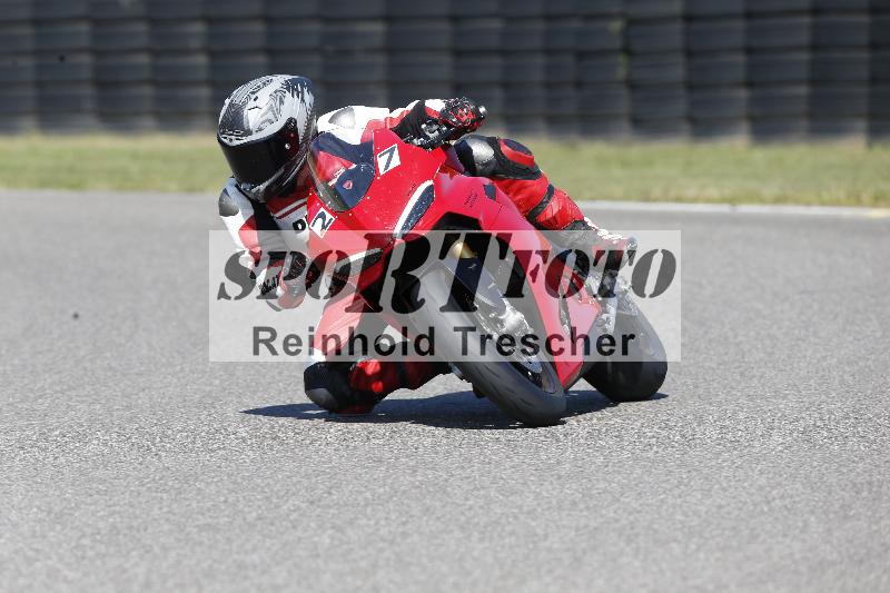 Archiv-2025/49 26.08.2025 Cornu Master School ADR/rot-rouge/27